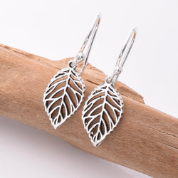 E778 - 925 small leaf silver earrings