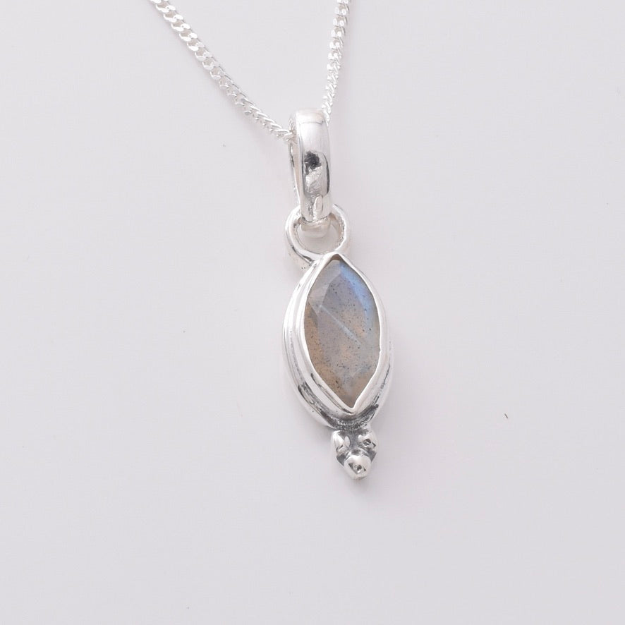 P1111 - 925 silver labradorite marquis pendant