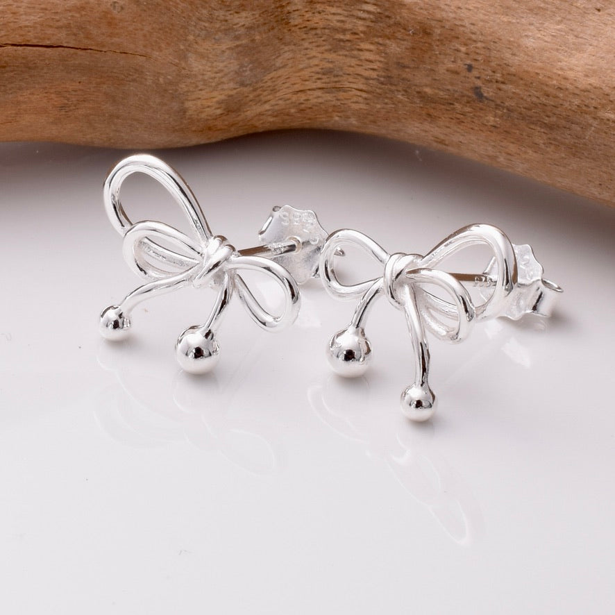 S896 - 925 silver bow stud earrings