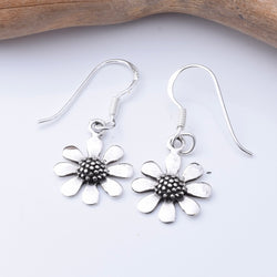 E882 - 925 silver daisy earrings