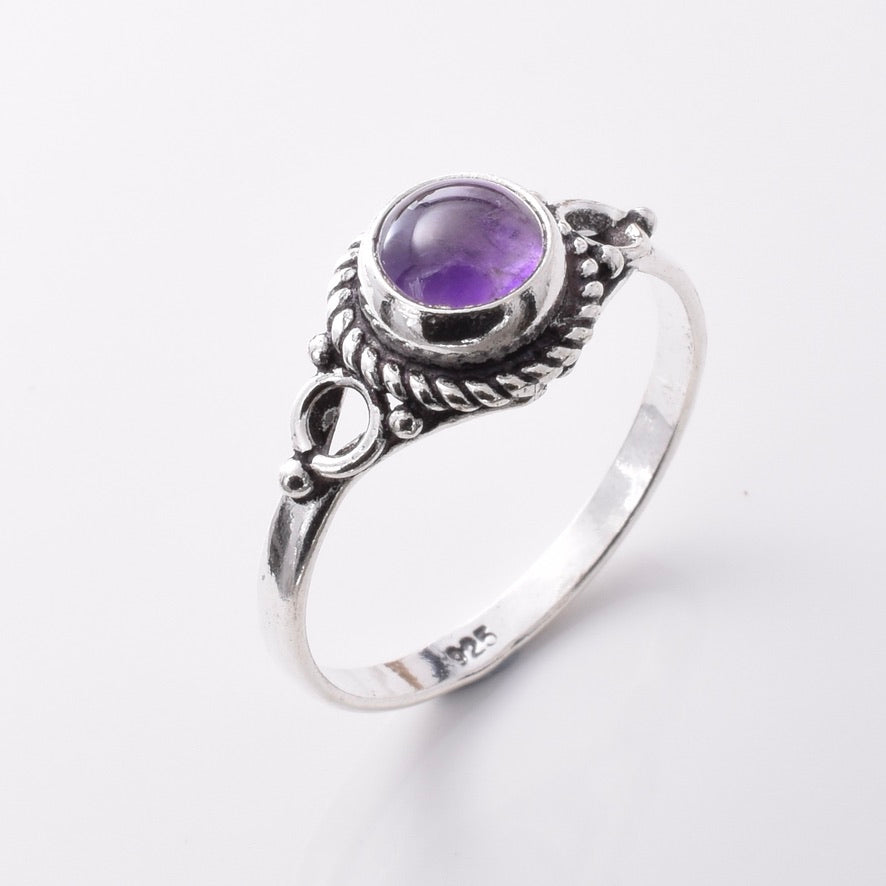 R277 925 silver and amethyst ring