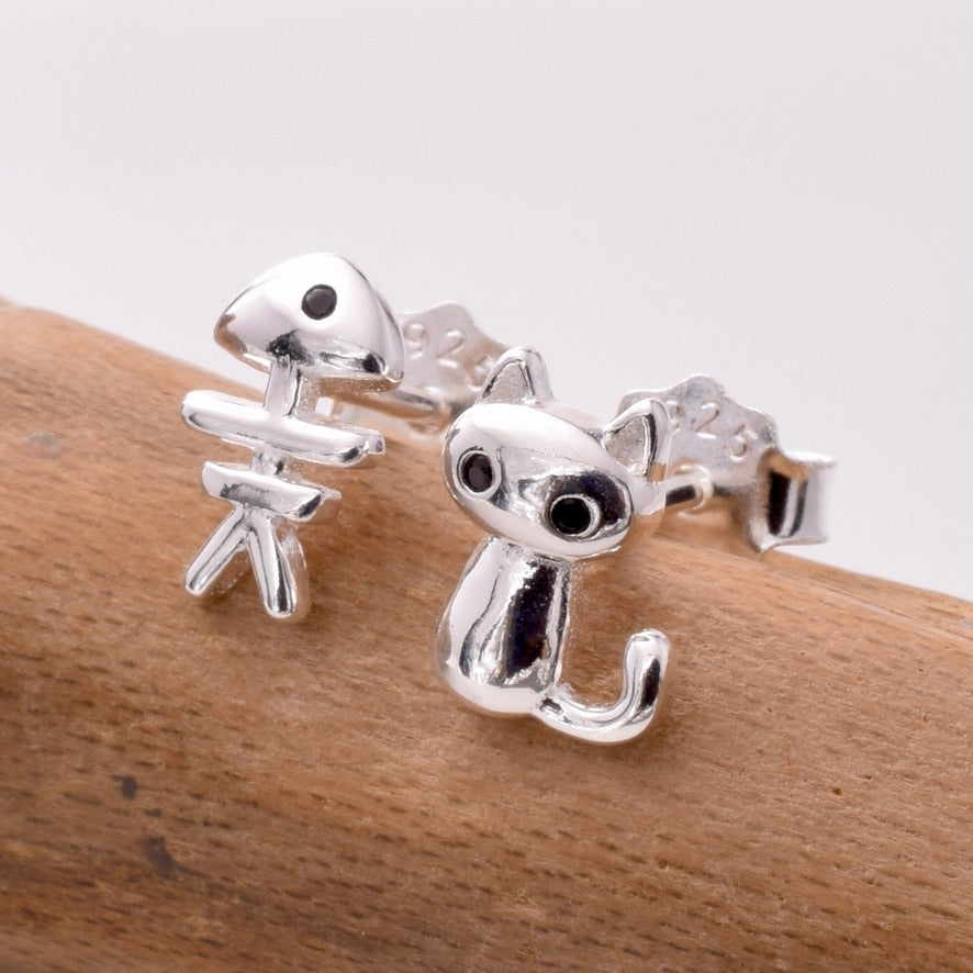 S883 - 925 silver cat and fishbone stud earrings