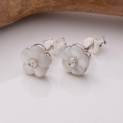 S927 - 925 silver MOP flower stud earrings