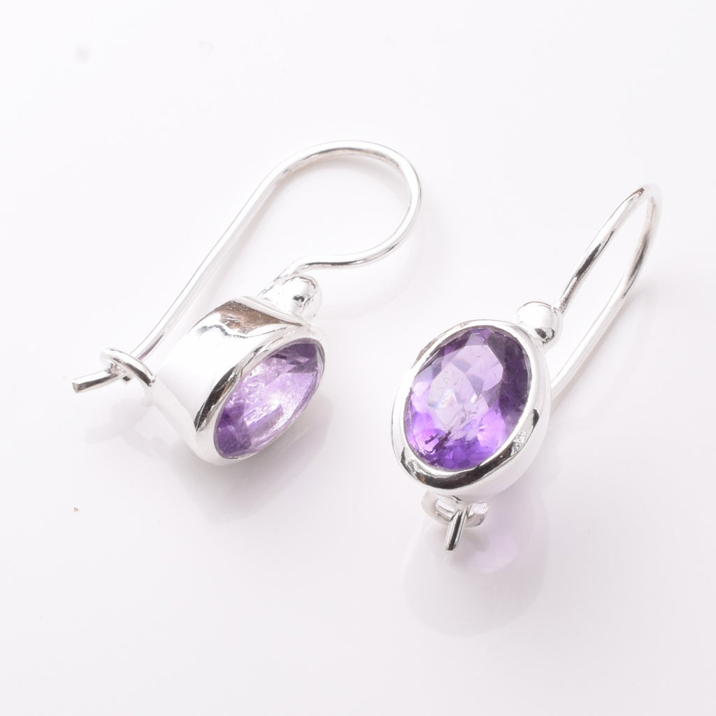 E860 - 925 silver and amethyst oval earrings