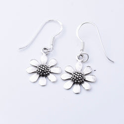 E882 - 925 silver daisy earrings