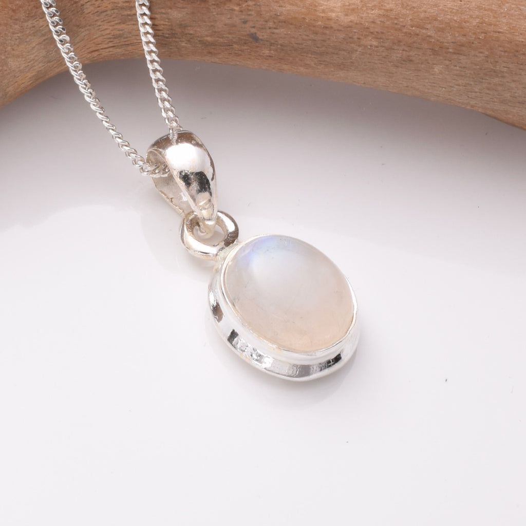 P1105 - 925 silver moonstone oval pendant