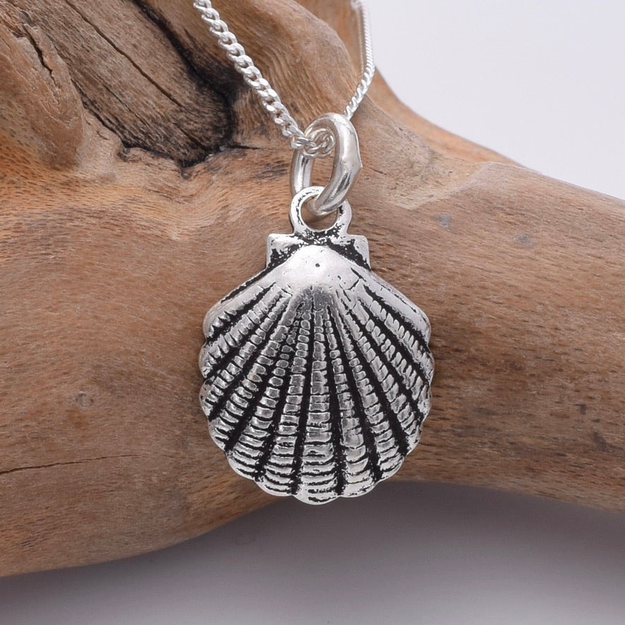 P455 - Silver Scallop Shell Pendant