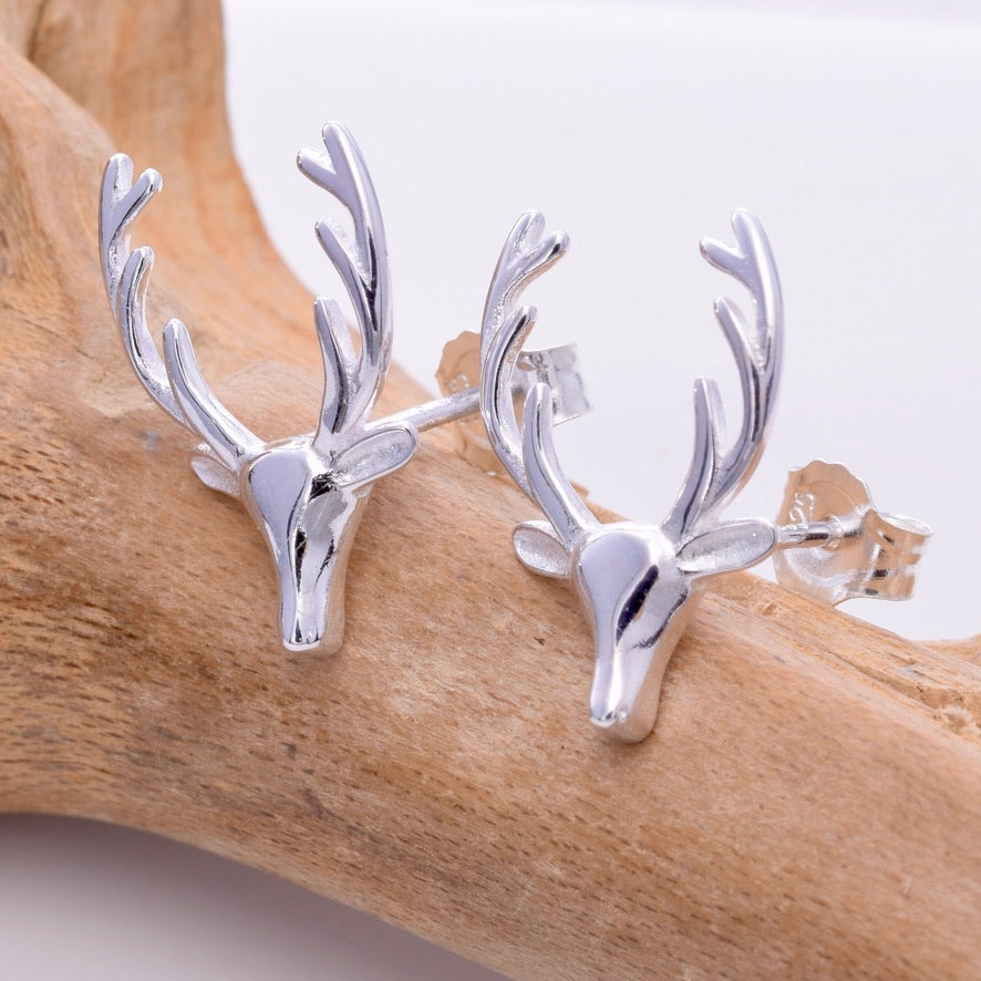 S884 - Silver Stag stud earrings