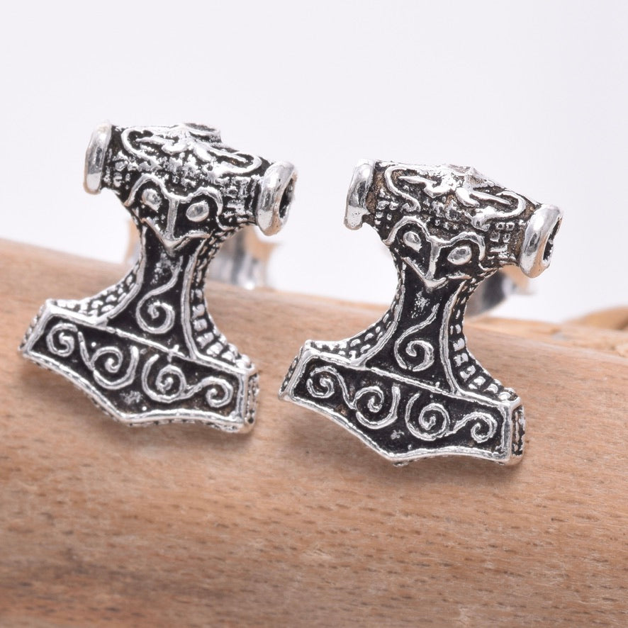S620 - Thors hammer Stud earrings