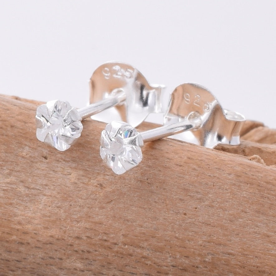 S704 - 925 Silver 3mm daisy stud earrings