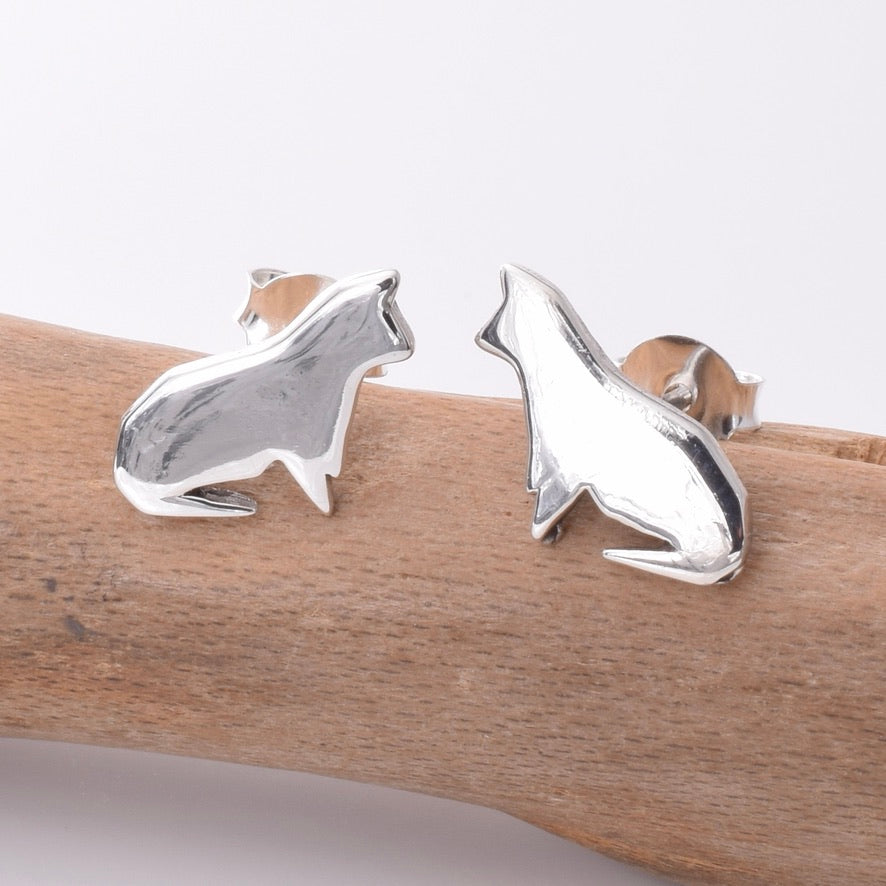 S748 - 925 silver cat stud earrings