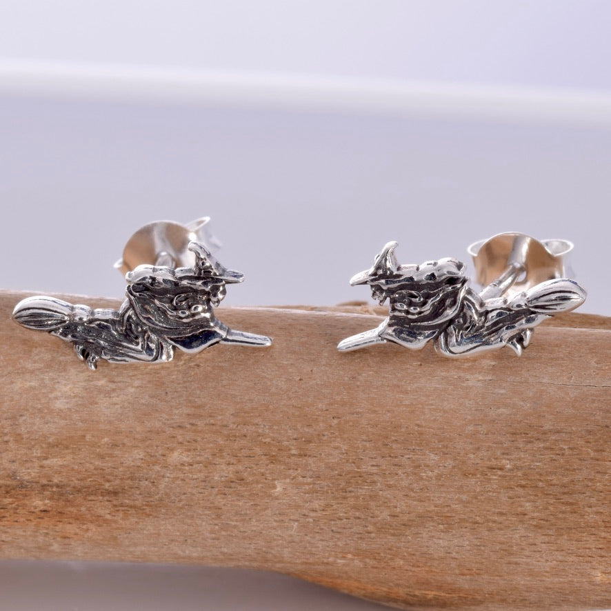 S308 - Flying witch silver studs