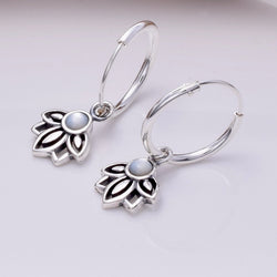 E685 - 925 Silver sleep with lotus flower MOP