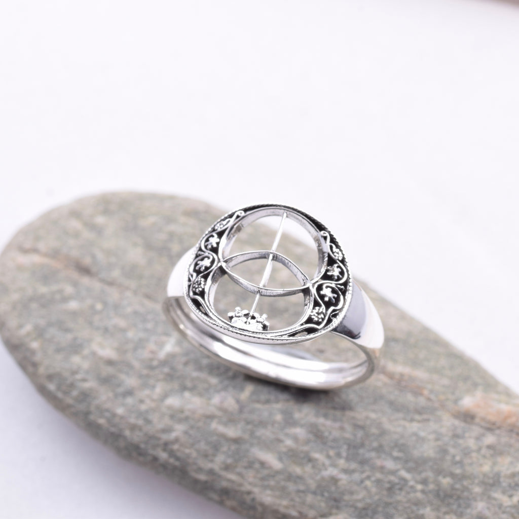 R113 - 925 Silver Chalice Well Ring