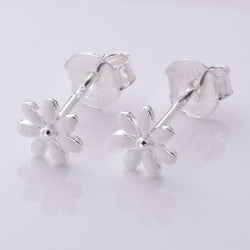 S716 - 925 Silver white enamel daisy stud earrings