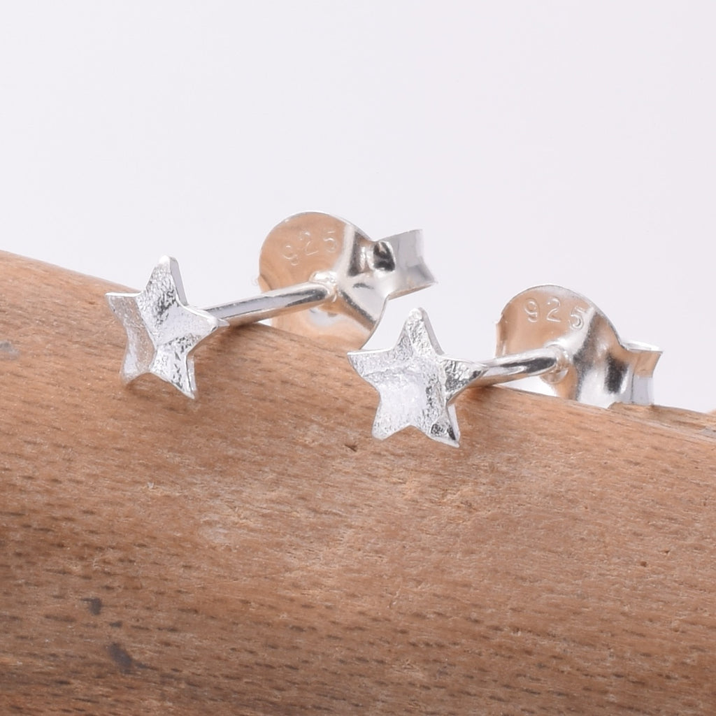 S739 - 925 Silver tiny hammered star stud earrings
