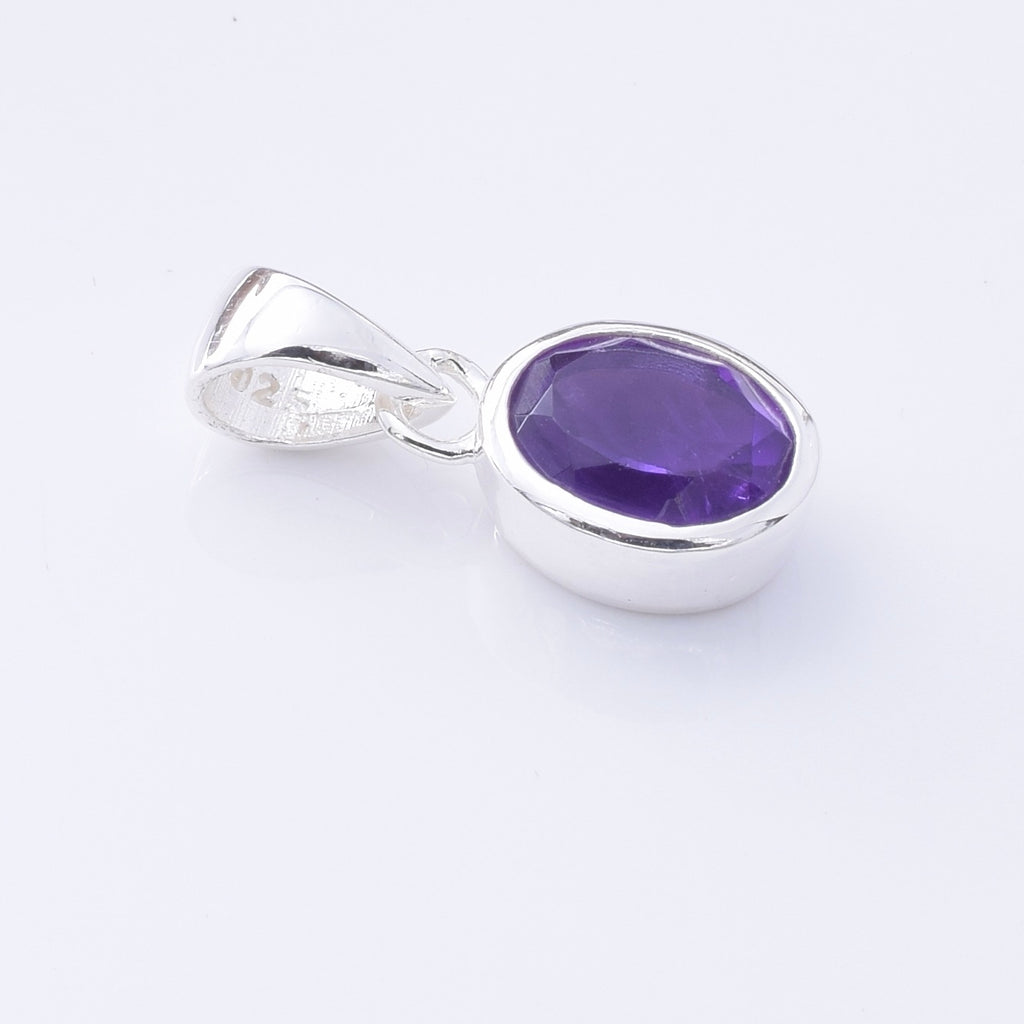 P1360 - 925 silver  oval AM facet pendant