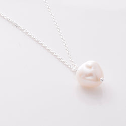 P1086 - 925 silver and freshwater pearl necklace