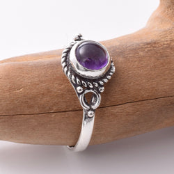 R277 925 silver and amethyst ring