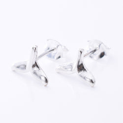 S1057 - 925 silver whaletail stud earrings