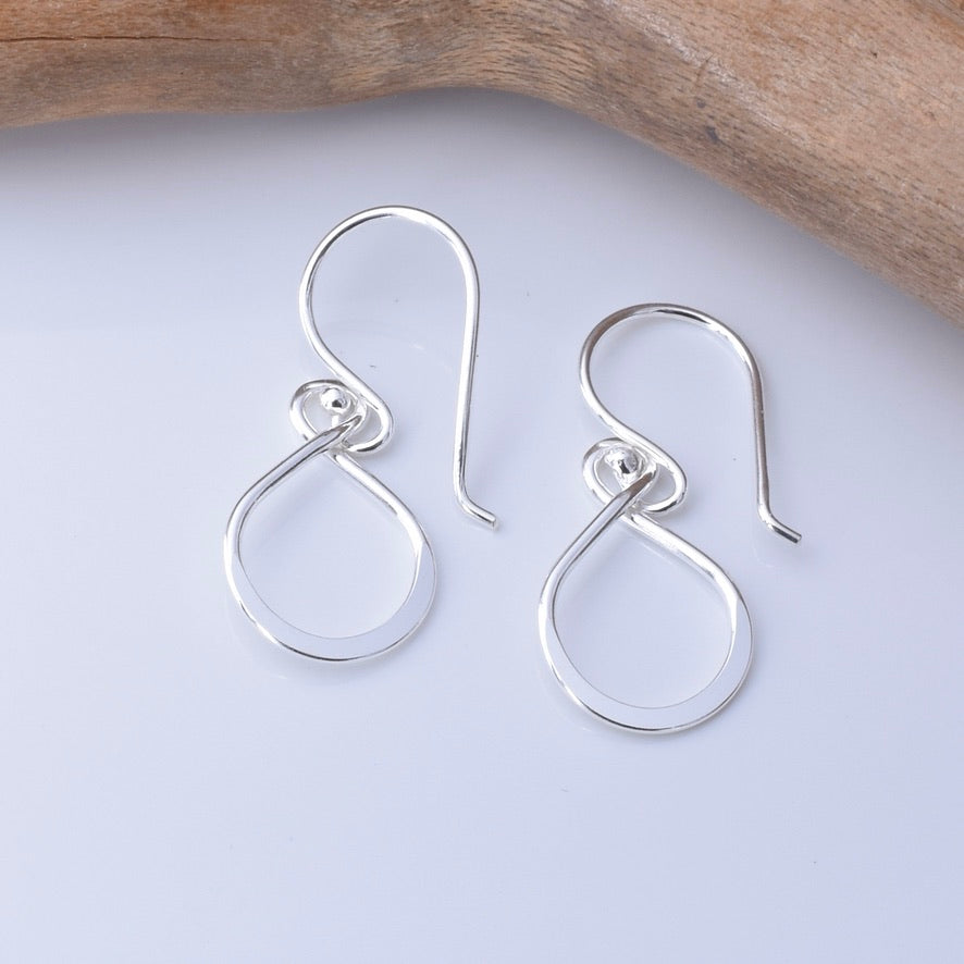 E913 - 925 classic twisted loop silver earrings