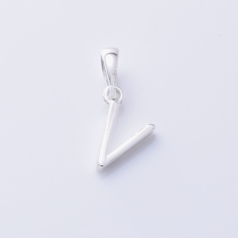 P1335 - V 925 silver initial pendant - V