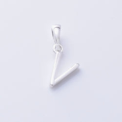 P1335 - V 925 silver initial pendant - V