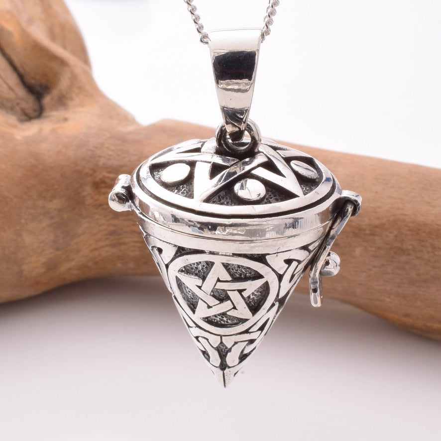 P1143 - 925 silver pentagram locket