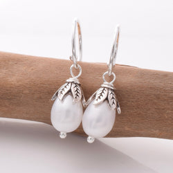 E852 - 925 silver and freshwater pearl earrings