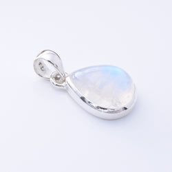 P1355 - 925 silver  moonstone teardroppendant