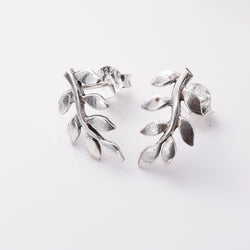 S812 - 925 silver laurel leaf stud earrings