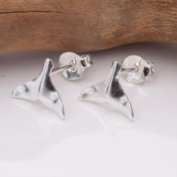 S845 - 925 silver tiny whaletail stud earrings