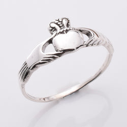 R283 925 silver claddagh ring