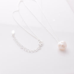 P1086 - 925 silver and freshwater pearl necklace
