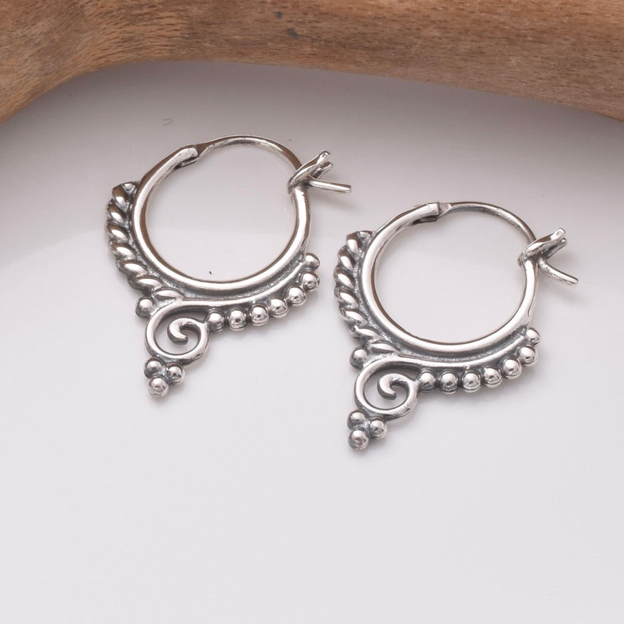 E834 - 925 silver 10mm mandala earrings