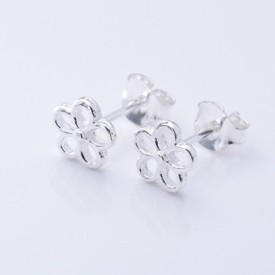 S1071 - 925 silver daisy flower stud earrings