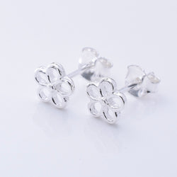 S1071 - 925 silver daisy flower stud earrings