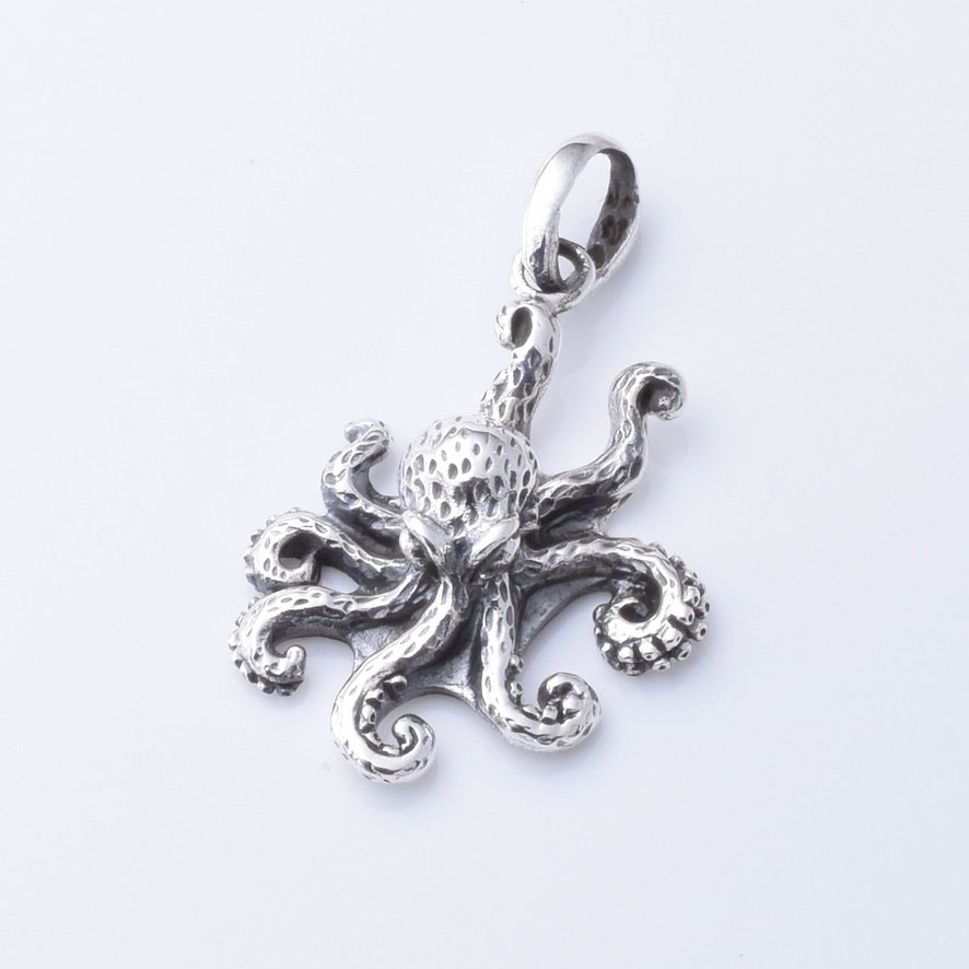P1280 - 925 silver octopus pendant