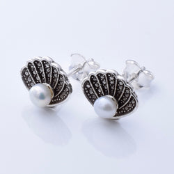 S989 - 925 silver FW pearl scallop stud earrings