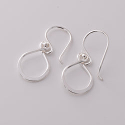 E913 - 925 classic twisted loop silver earrings