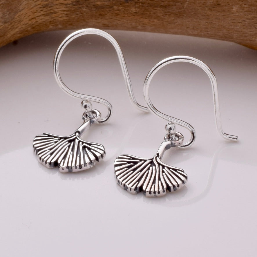 E856 - 925 silver ginkgo earrings