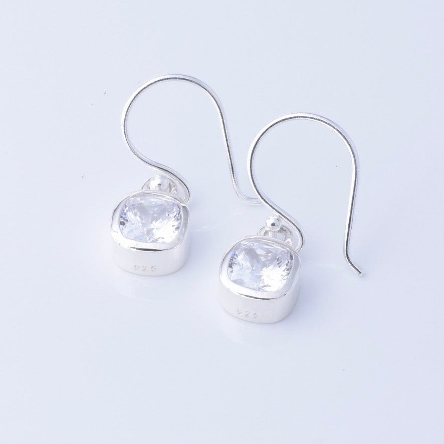E912 - 925 silver 6mm x 6mm cz earrings
