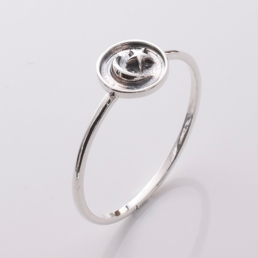 R324 - 925 silver sun and moon ring