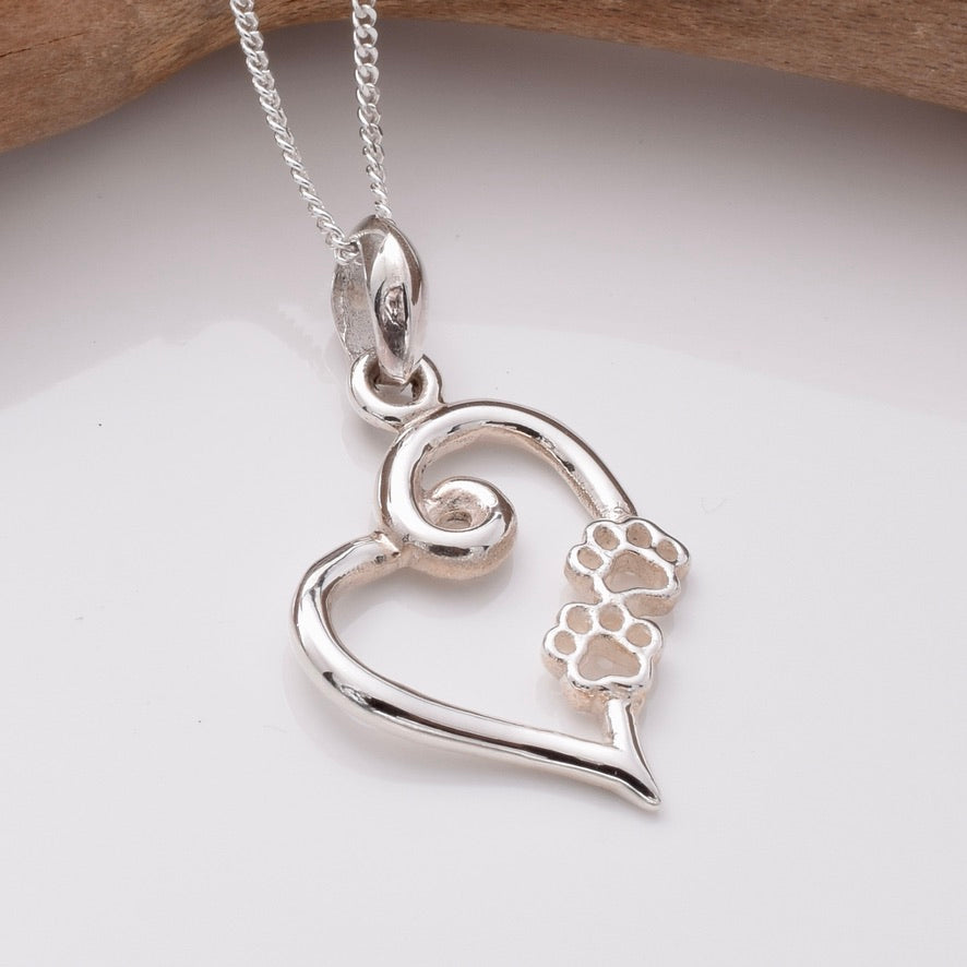 P1158 - 925 silver heart and paws pendant