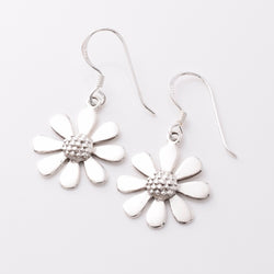 E849 - 925 silver daisy earrings