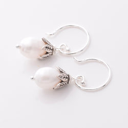 E852 - 925 silver and freshwater pearl earrings