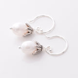 E852 - 925 silver and freshwater pearl earrings