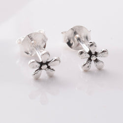 S901 - 925 silver tiny daisy stud earrings