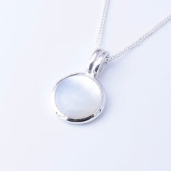 P1273 - 925 silver MOP oval pendant
