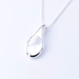 P1271 - 925 silver teardrop with MOP pendant